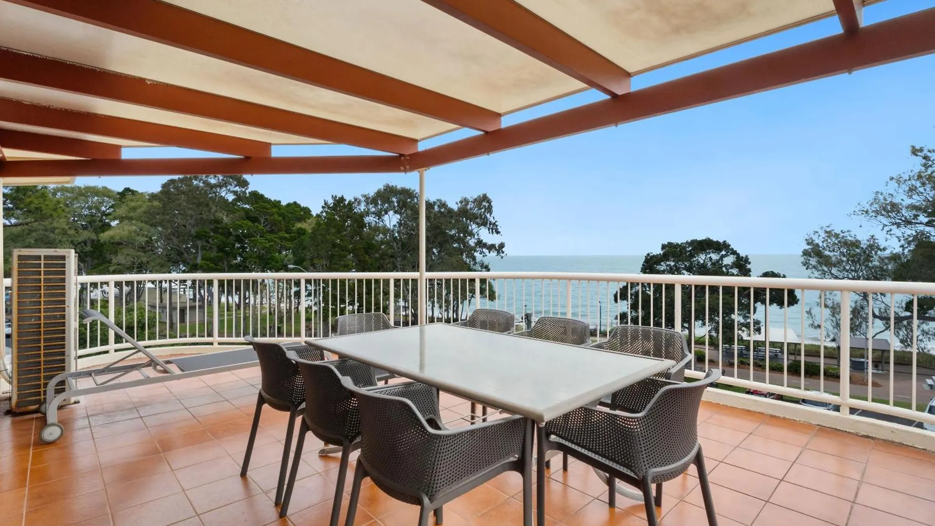 Aparthotel Charlton On The Esplanade Hervey Bay 4*,  Austrálie